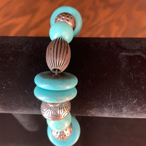 Gorgeous Vintage Turquoise Stone & Silver Accents Stretch Bracelet. - Picture 3 of 4